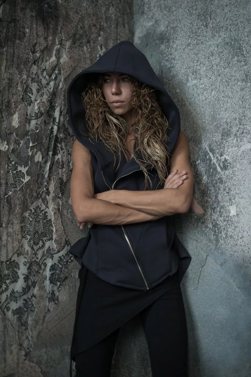 Insulated vest of grey color - Image 16