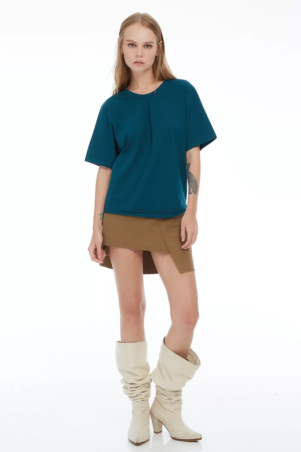 Oversize T-shirt with a front pleat