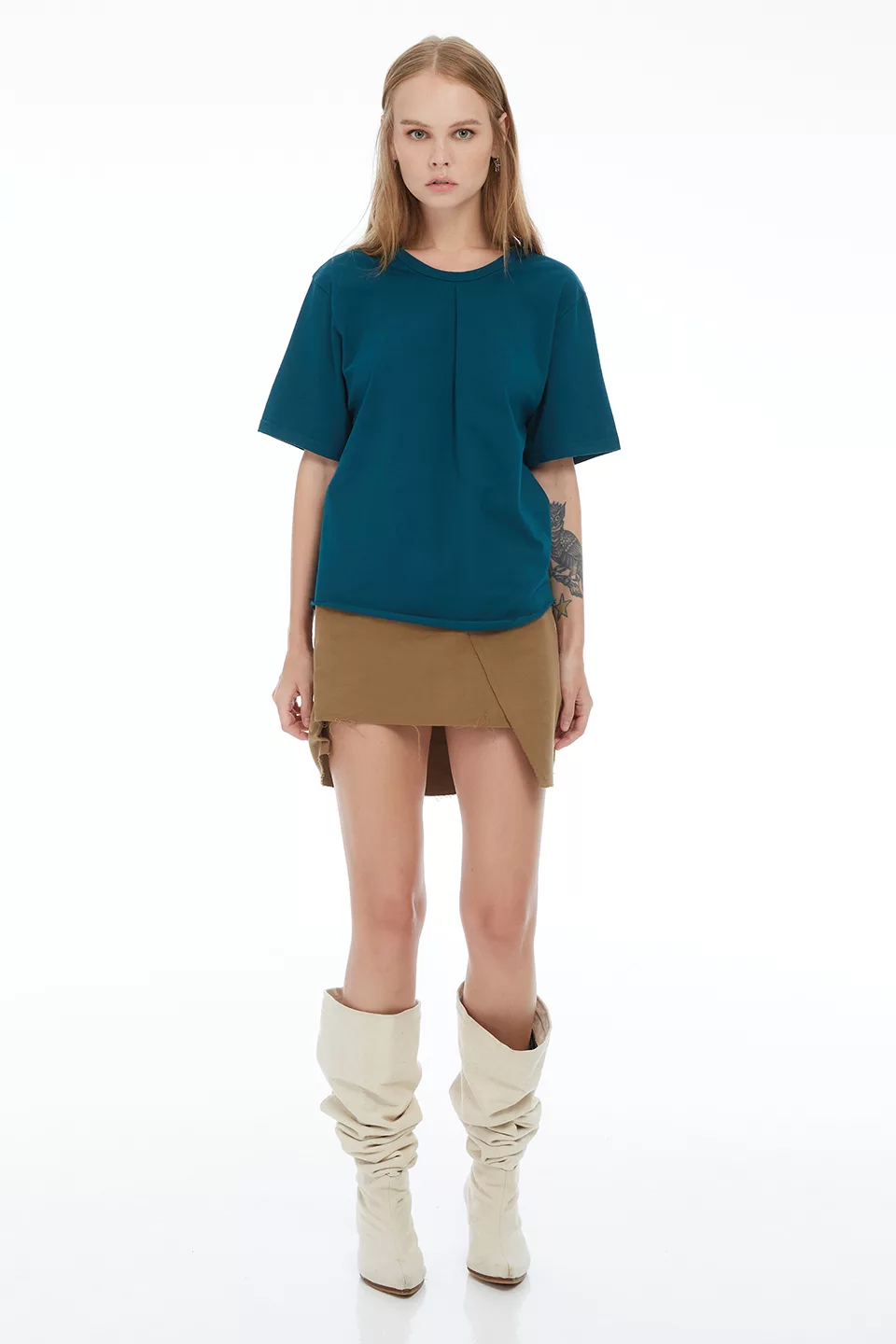 Oversize T-shirt with a front pleat - Image 5