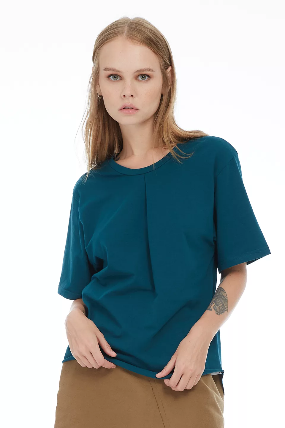 Oversize T-shirt with a front pleat - Image 2