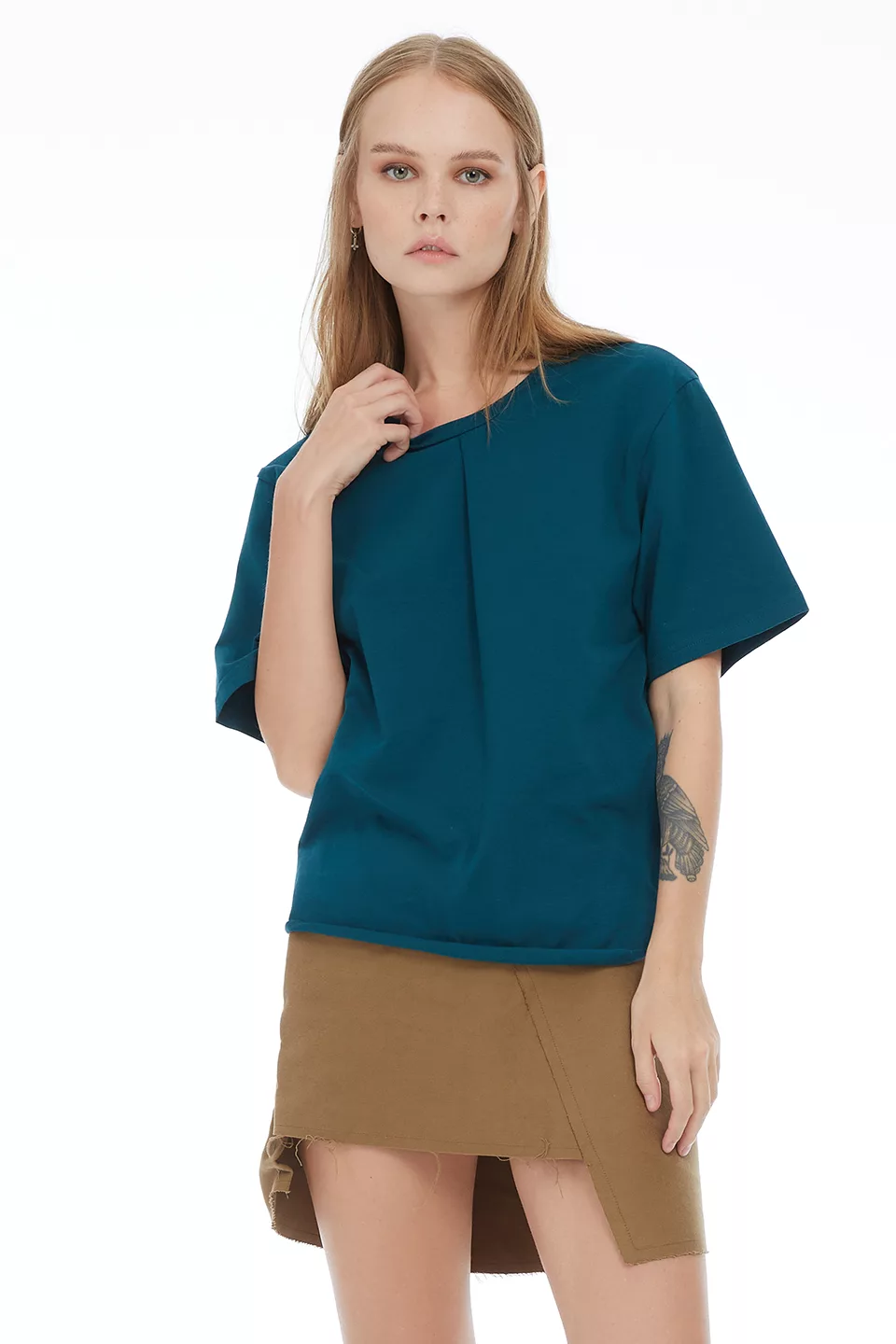 Oversize T-shirt with a front pleat - Image 7