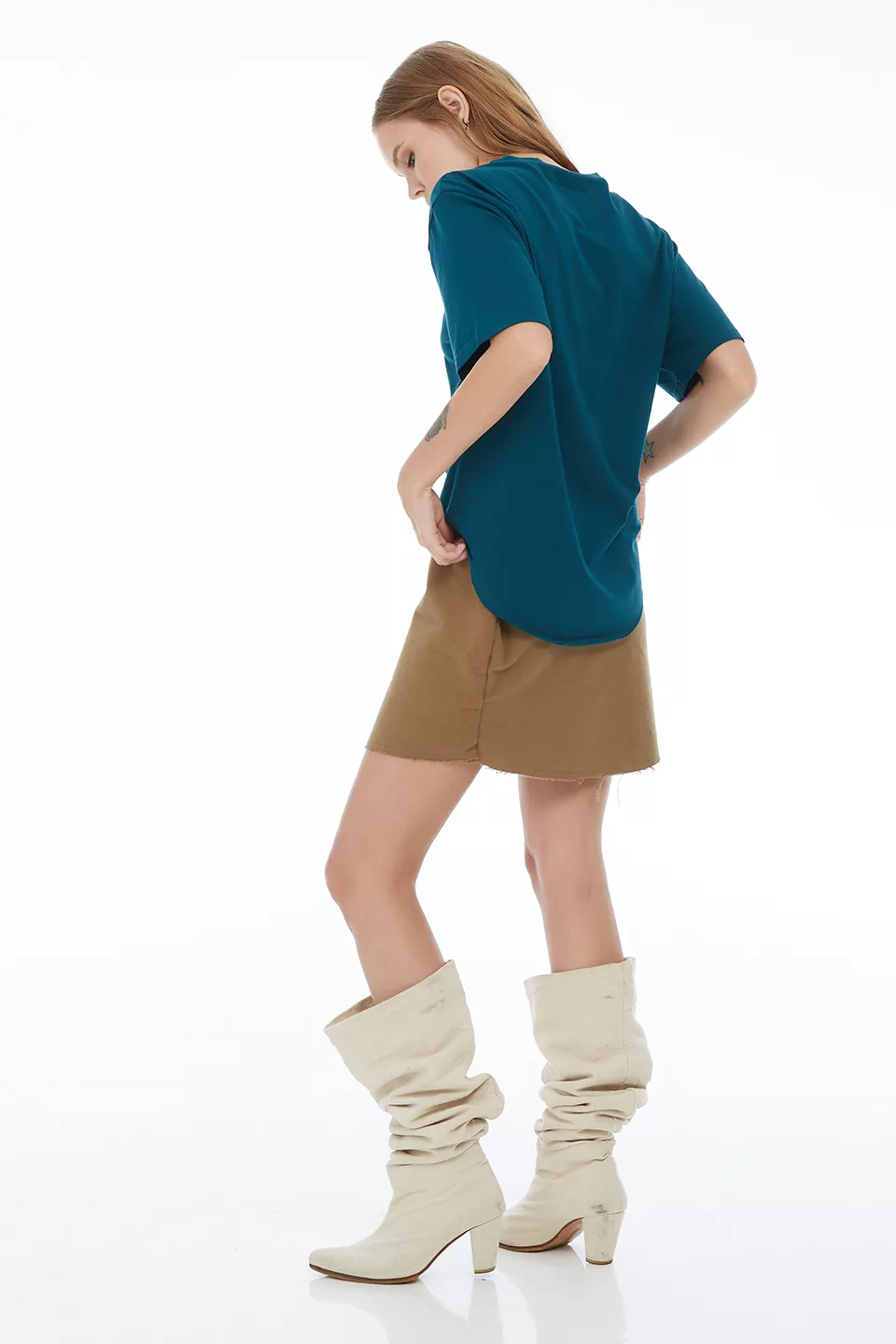 Oversize T-shirt with a front pleat - Image 10