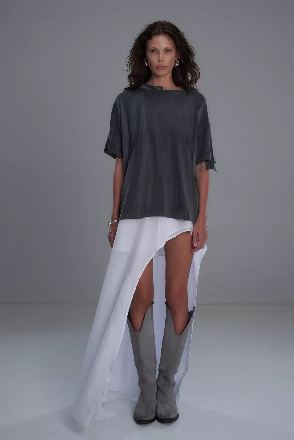 T-shirt with marble effect and deconstructed cut - Image 5