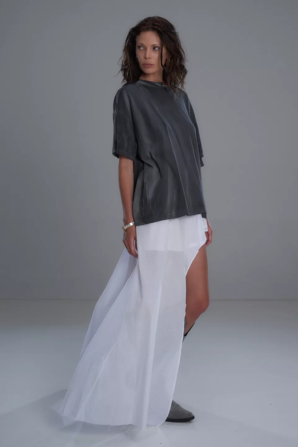 T-shirt with marble effect and deconstructed cut - Image 3