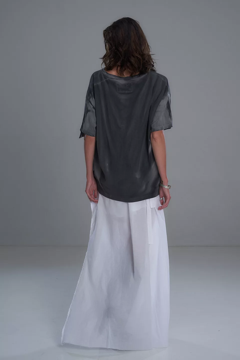 T-shirt with marble effect and deconstructed cut - Image 8