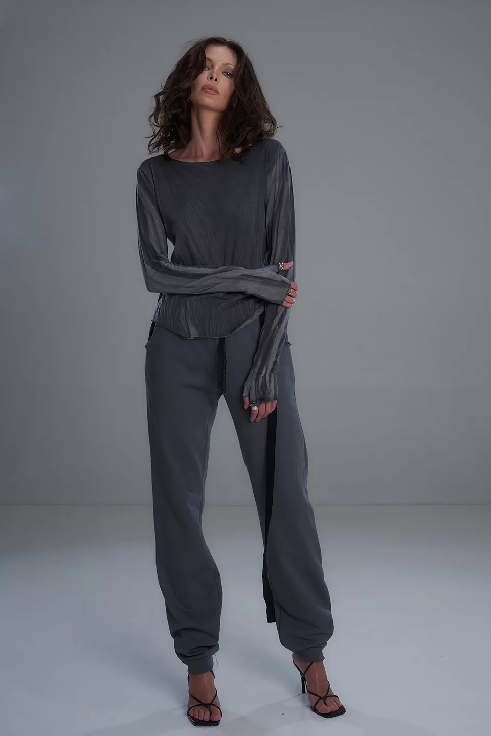 Trousers with ribbons