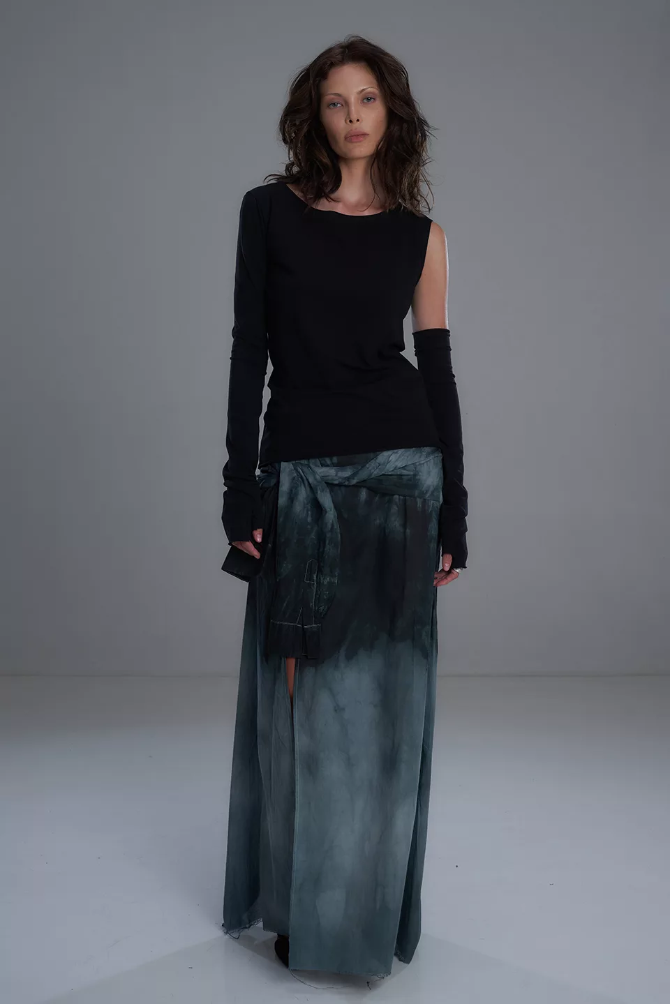 Sweater with one glove - Image 8