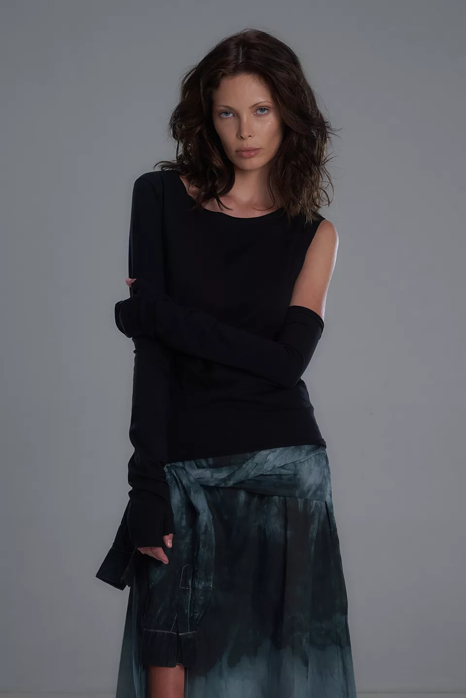 Sweater with one glove - Image 14