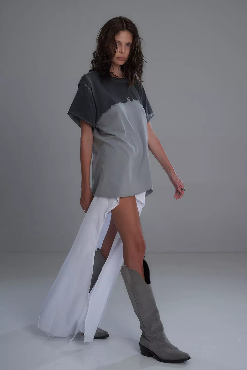 White skirt with a cutout - Image 6