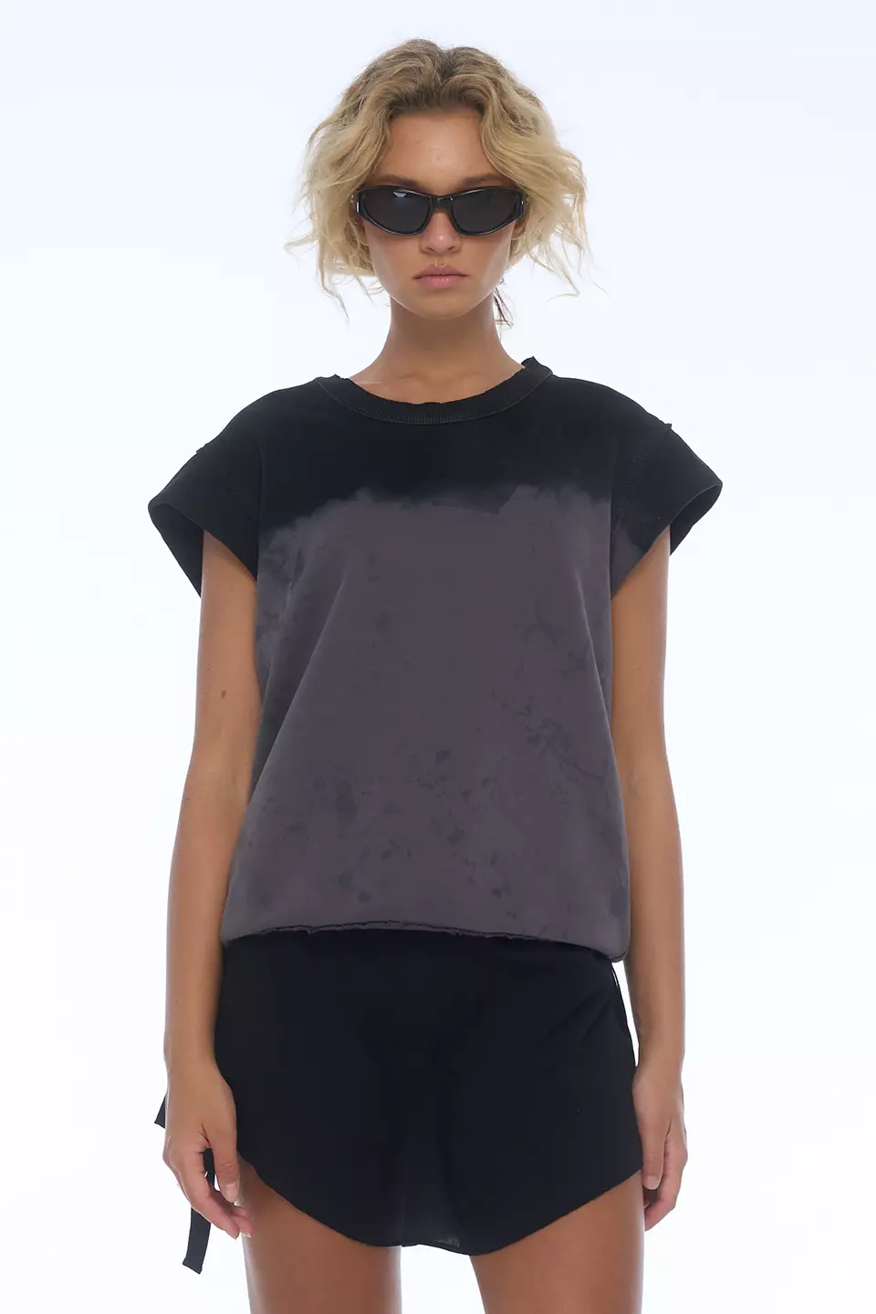 Sleeveless vest with gradient - Image 4