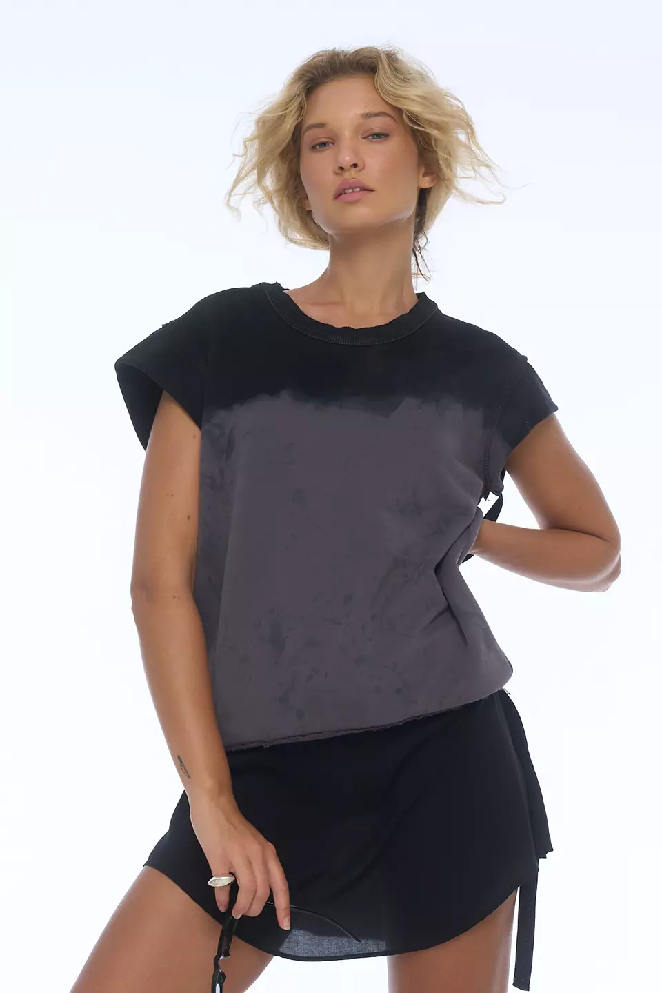 Sleeveless vest with gradient - Image 2