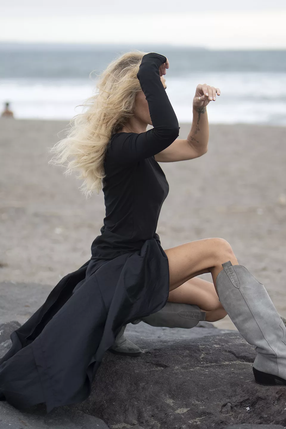 Sweater with one glove - Image 10