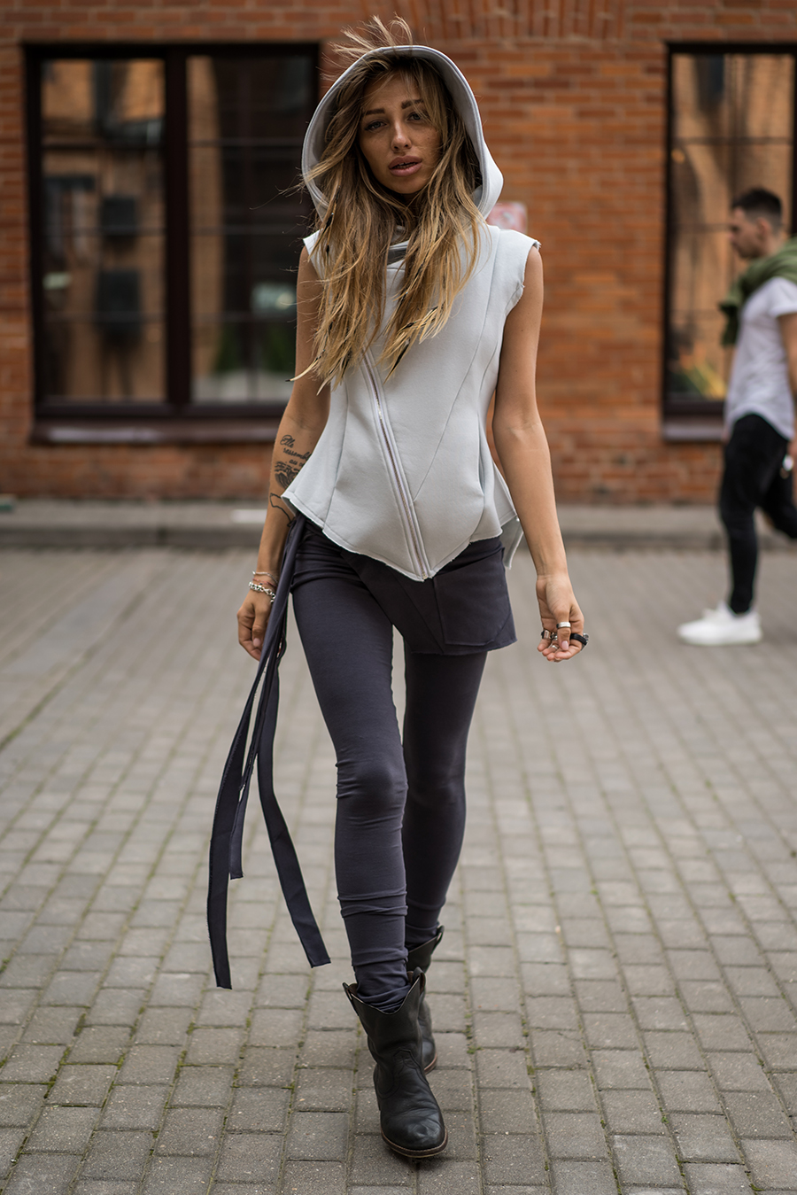 Light-gray vest with a hem - Image 3