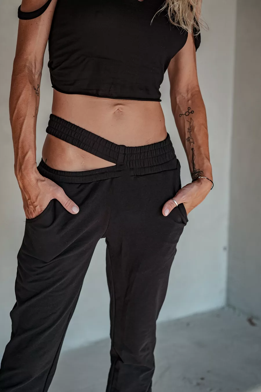 Pants with a torn belt - Image 2