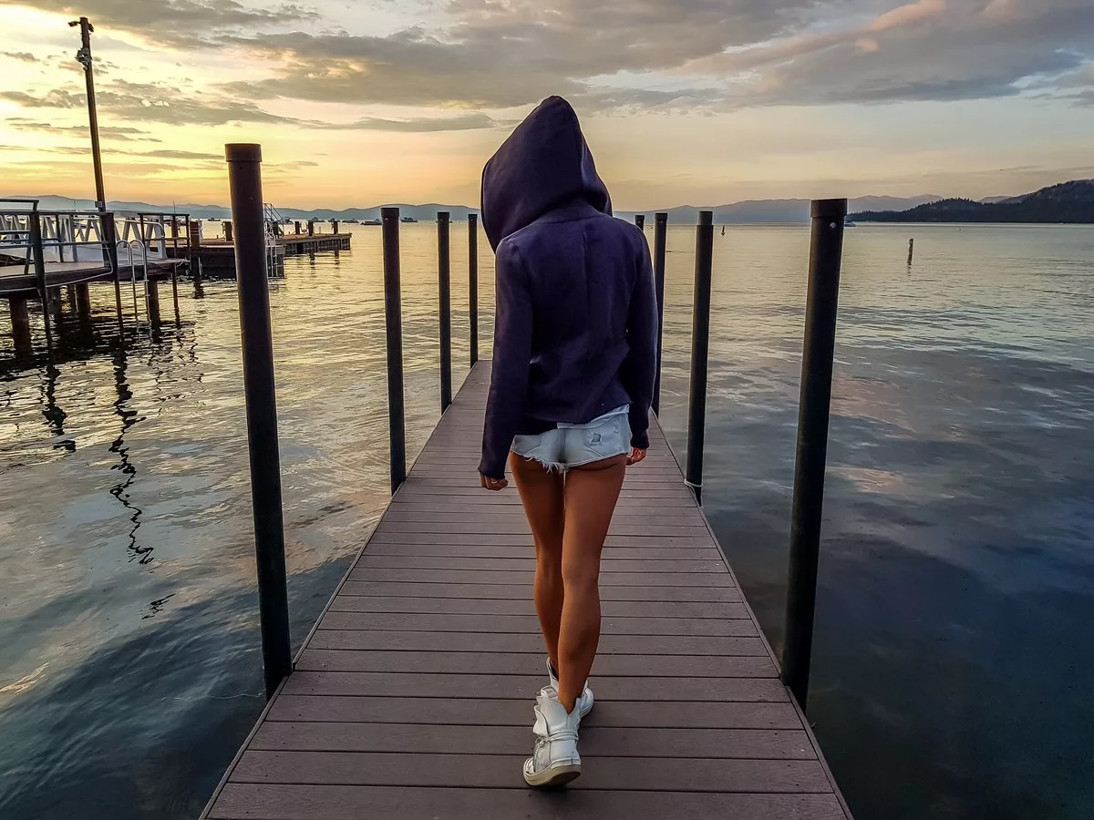 Sweatshirt with a gray hem - Image 9
