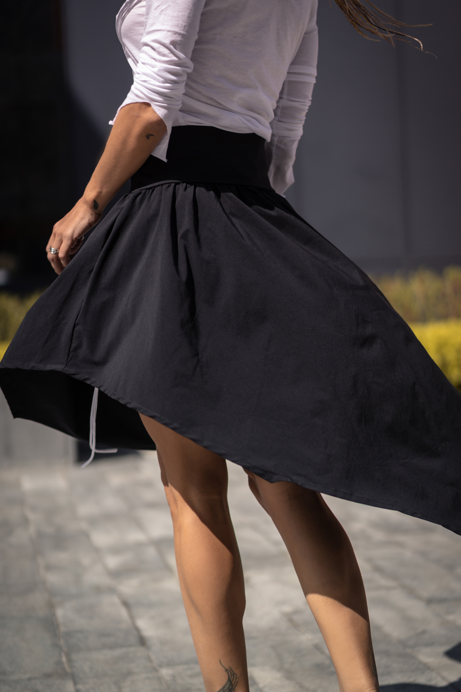 Asymmetric black short skirt - Image 5