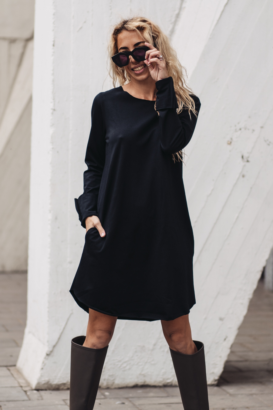 Knitted dress with high cuffs - Image 5