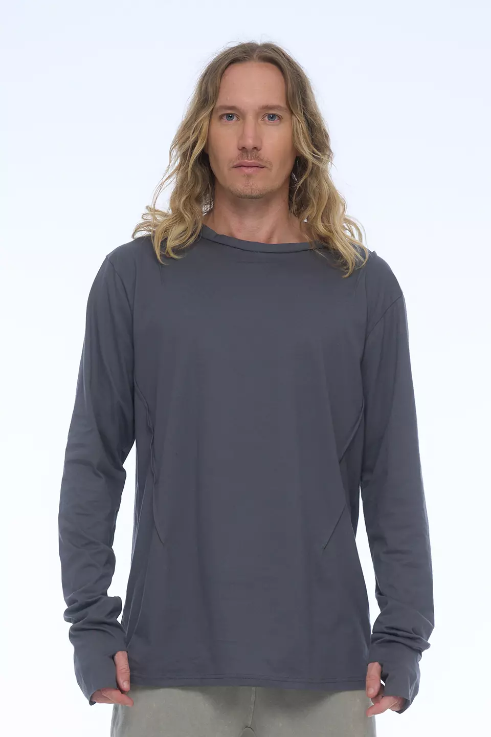 Long sleeve with darts and glove sleeves