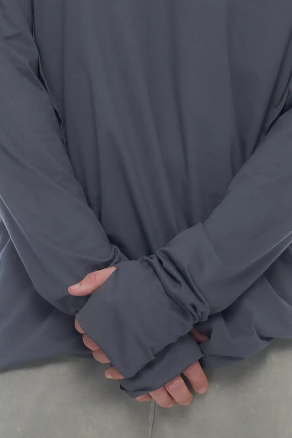 Long sleeve with darts and glove sleeves - Image 2