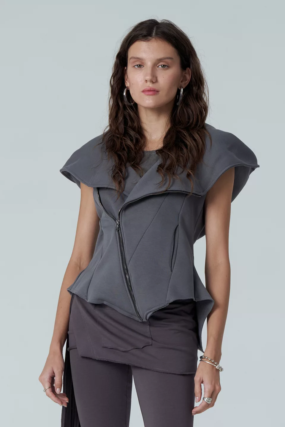 Insulated vest of grey color - Image 2